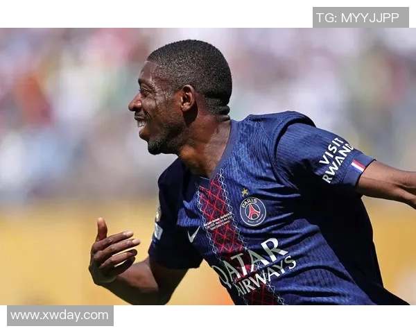 光头足球明星的传奇故事与赛场风采揭秘